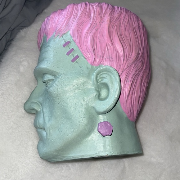 Halloween pastel Frankenstein head decor - Picture 2 of 10